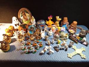 lot 84 image: Ceramics for Easter and Halloween and more