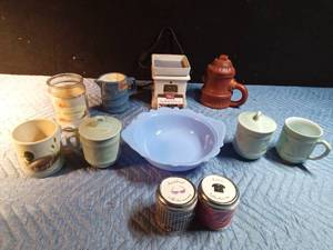 lot 79 image: Scent warmer, ceramic cream & sugar, bowl and cups