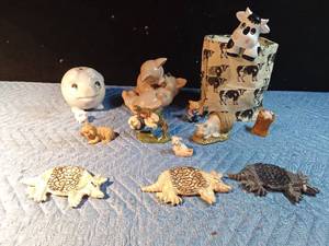 lot 64 image: Collection of ceramic pigs, 3 aardvarks and a cow planter