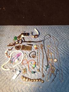 lot 54 image: Flat of jewelry with silver and mercury dime bracelet