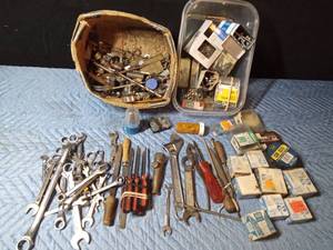 lot 49 image: Craftsman and other tools and hardware