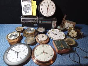 lot 50 image: Vintage clocks and radios