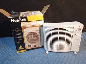 lot 52 image: Holmes heater - 1500 watt