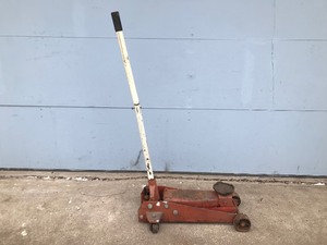lot 265 image: 3 Ton Hydraulic Floor Jack