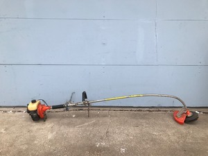 lot 266 image: Stihl FS61R Gas Powered Weed Trimmer