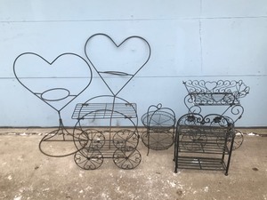 lot 270 image: 6 Metal Plant Stands