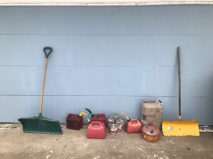 lot 272 image: Lot of Gas Cans and 2 Shovels