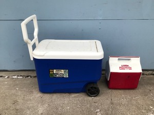 lot 273 image: 2 Coolers - 1 Pull Behind Cooler with Wheels and a Small Lunch Pail Cooler