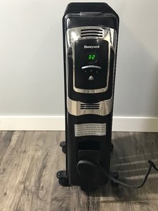 lot 305 image: Honeywell Digital Radiator Heater