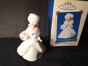 lot 129 image: 2002 Hallmark Winter Wonderland Alexander ornament