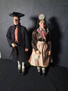 lot 125 image: wood dolls from Black Forest, Germany