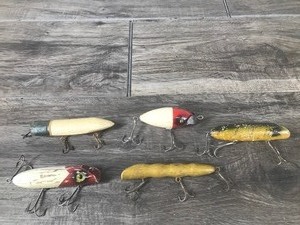 lot 320 image: Lot of 5 Collectible Fishing Lures
