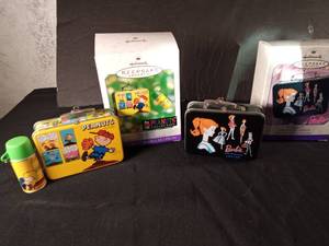 lot 142 image: 1999 Barbie Anniversary Edition pressed tin and 2pc 2000 Peanuts Lunch Box set Hallmark ornaments