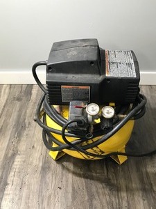 lot 347 image: 2 By 4 Contractor Series Air Compressor