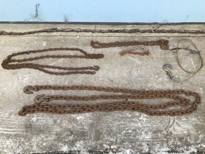 lot 359 image: Lot of Chains and 1 Cable