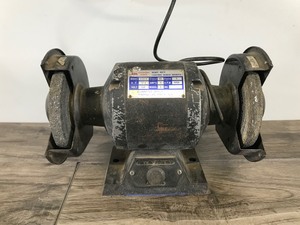 lot 366 image: Cummins Mack Heavy Duty Electric Bench Grinder