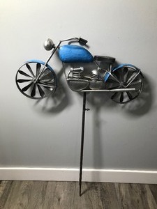 lot 383 image: All Metal Motorcycle Lawn Ornament
