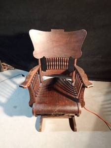 lot 18 image: 1800s Solid wood rocking chair