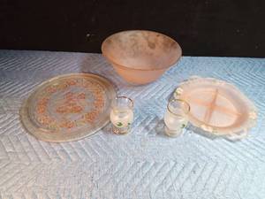 lot 119 image: 5 Pieces of Satin glass
