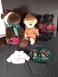 lot 148 image: Boyds Moose, Bear, Cat and sweaters