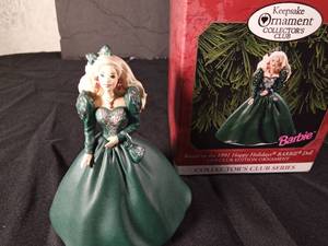 lot 154 image: 1999 Hallmark handcrafted Happy Holiday Barbie ornament