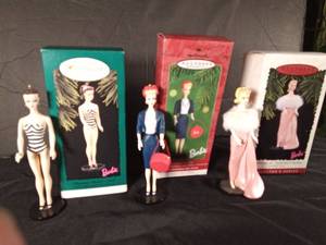 lot 157 image: Hallmark 1995 Brunette Debut, 1999 Commuter set and 1996 Enchanted Evening Barbie ornaments