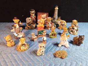 lot 169 image: Resin bears and more