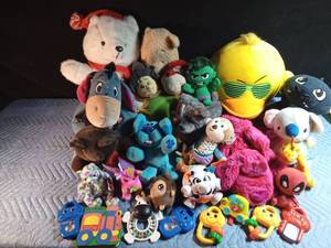 lot 175 image: Plush animals and more