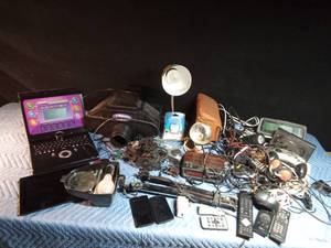 lot 180 image: Box of electronics - untested
