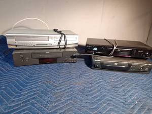 lot 194 image: 2 DVD players and 2 VHS players