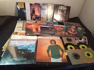 lot 212 image: Record albums and 45s