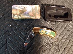 lot 224 image: Elk picture knife in tin