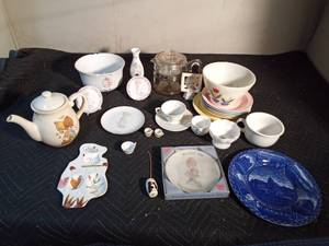 lot 227 image: Collectables - Precious Moments teapot, bowl, cup & saucer, plates, vase and Lu-Ray pastel plates, bowls and more