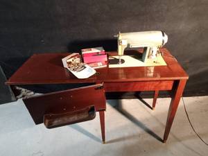 lot 186 image: Vintage steel Kenmore sewing machine in standing case