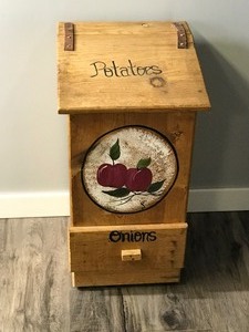 lot 394 image: Wood Onion & Potato Box