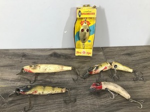 lot 404 image: Lot of 5 Vintage Collectible Fishing Lures