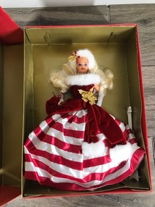 lot 412 image: Limited Edition The Winter Princess Collection - 1994 Peppermint Princess Barbie