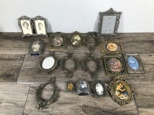 lot 426 image: Lot of Small Vintage Metal Picture Frames