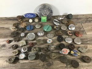 lot 432 image: Caps for Vintage Vehicles - John Deere Oil Pressure Gauge - Minneapolis Moline Oil Pressure Gauge and More