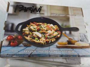 lot 9 image: Parini Preseasoned Cast Iron Fry Pa...