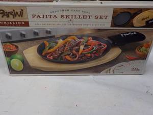 lot 31 image: Parini Fajita Skillet Set...