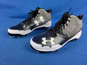 New Under Armour Mens Spine Heater Mid TPU Baseball Cleats, Size 13 Black Grey