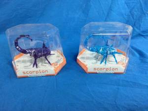 2 HEXBUG Scorpions