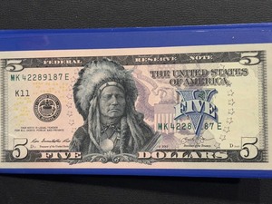 lot 31 image: 2013 $5 Dollar Commemorative Note