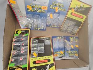 lot 15 image: Fishing Lures-NEW
