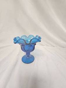 lot 8 image: Fenton Glassware