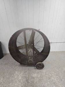 lot 135 image: Lakewood BarnShop Fan on wheels