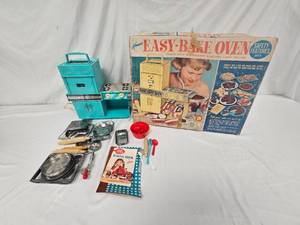 lot 129 image: Vintage Kenmore Easy Bake Oven