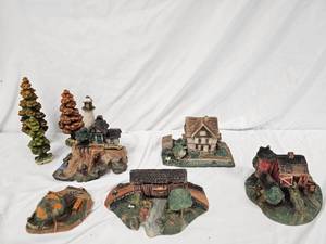 lot 194 image: Country Roads by Wayne Village Set