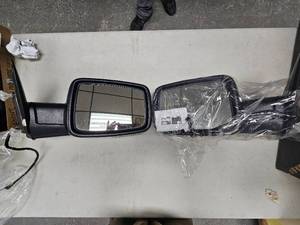 lot 197 image: 2014 Dodge Big Horn 1500 side Mirrors